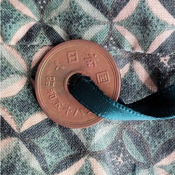 Jerzees Vintage Green Asian Quilted Patch Coin Embellished Short Sleeve T Shirt - Picture 12 of 13